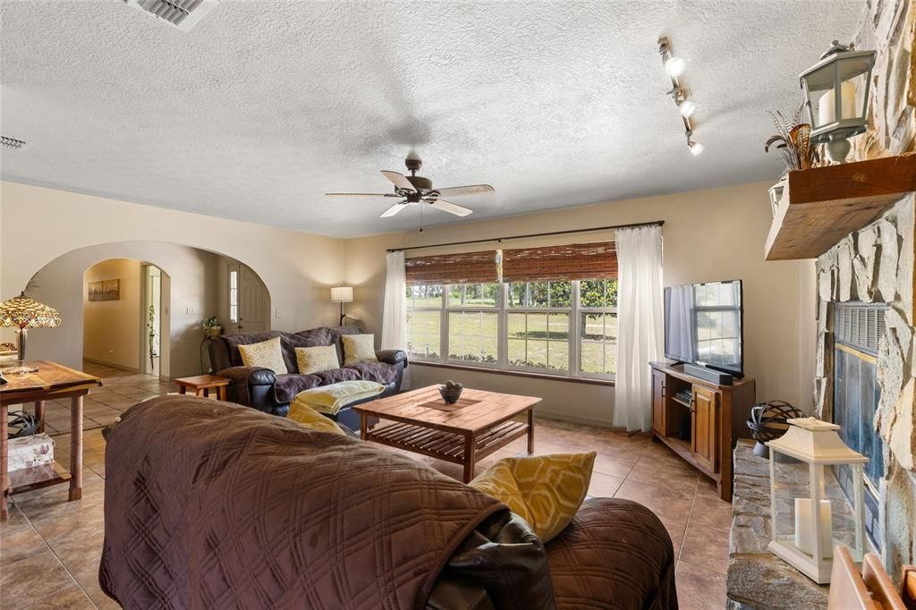 For Sale: $670,000 (4 beds, 4 baths, 2682 Square Feet)