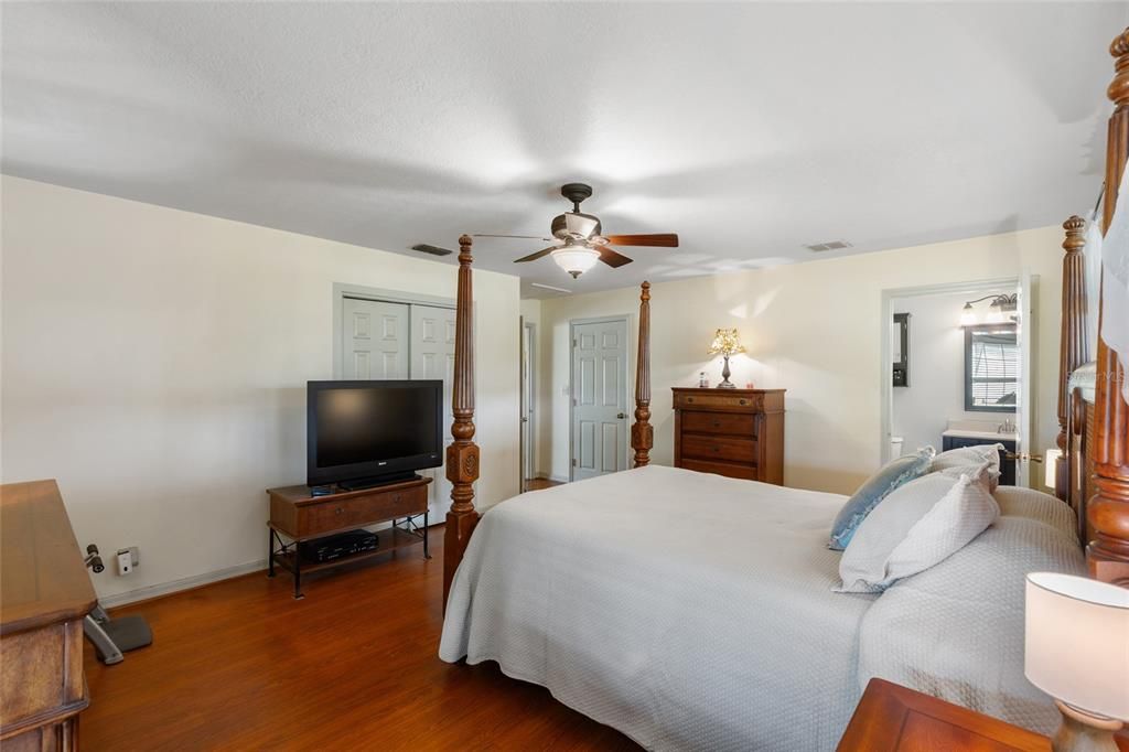 For Sale: $670,000 (4 beds, 4 baths, 2682 Square Feet)