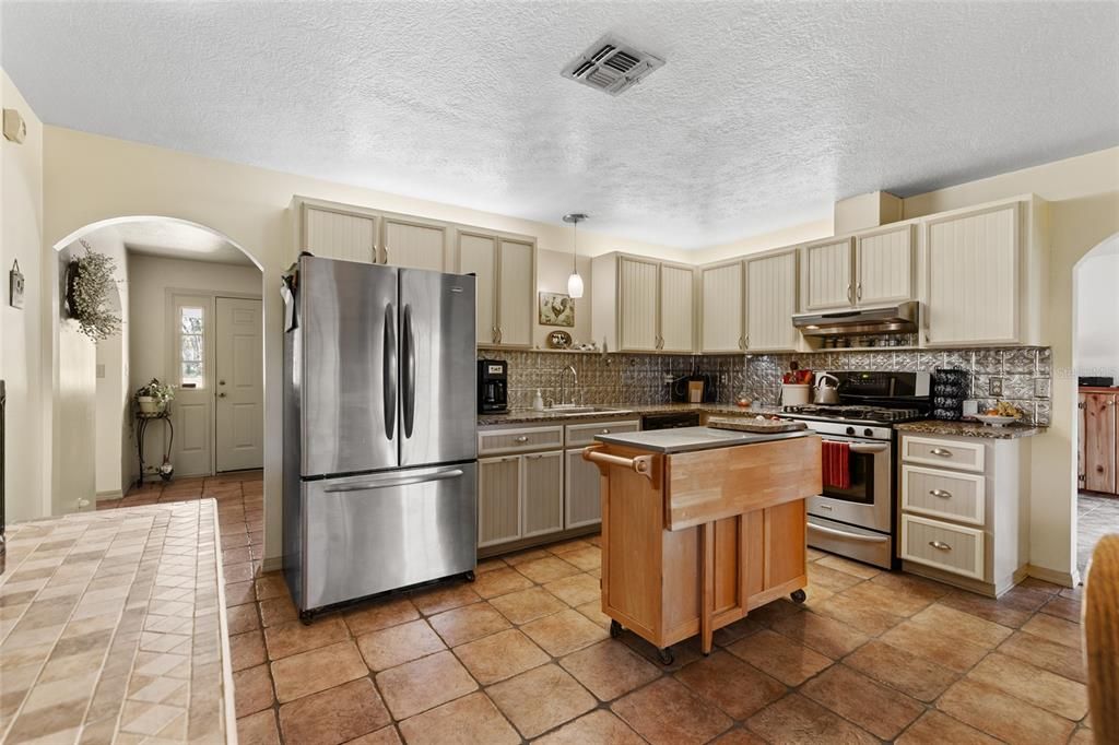 For Sale: $670,000 (4 beds, 4 baths, 2682 Square Feet)