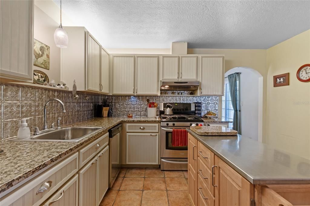 For Sale: $670,000 (4 beds, 4 baths, 2682 Square Feet)