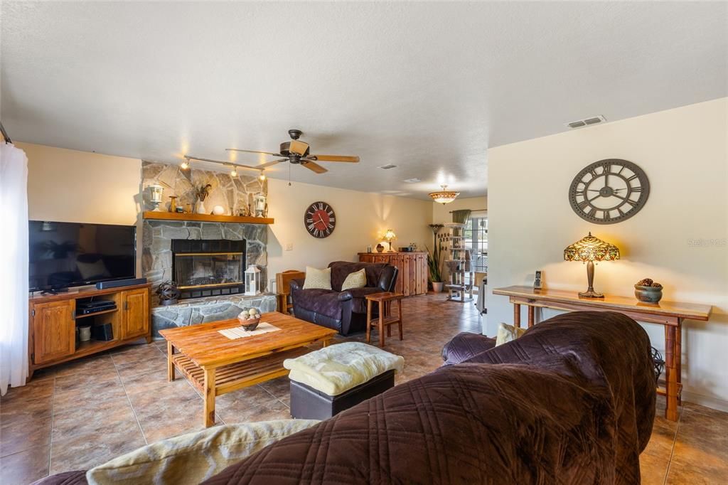 For Sale: $670,000 (4 beds, 4 baths, 2682 Square Feet)