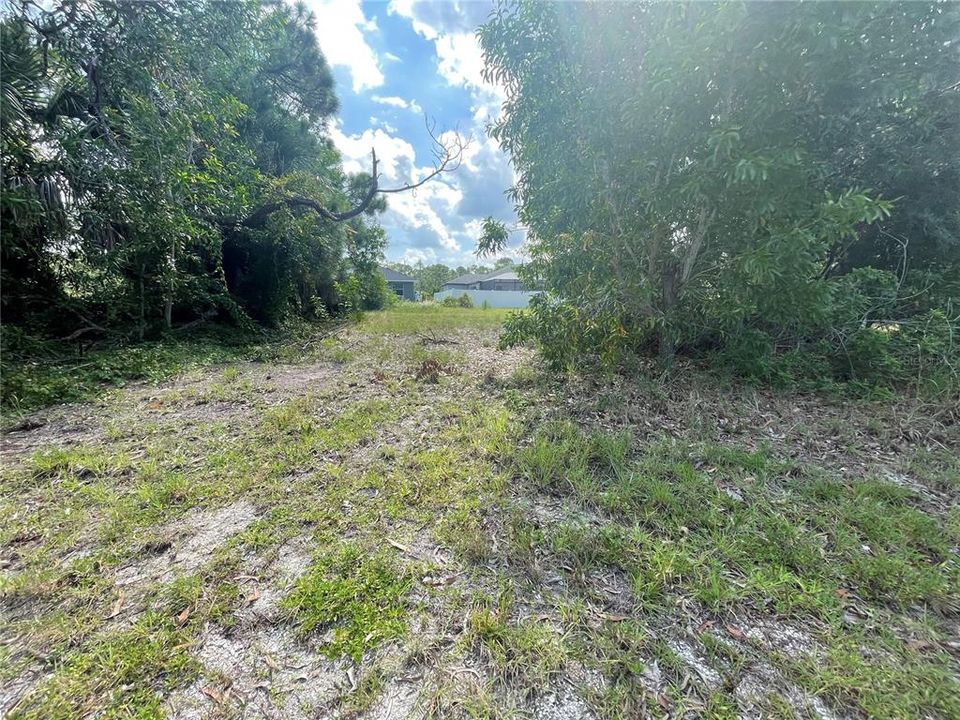 На продажу: $29,900 (0.23 acres)