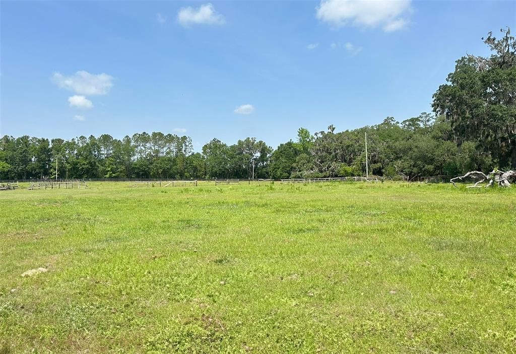 En Venta: $1,750,000 (16.56 acres)