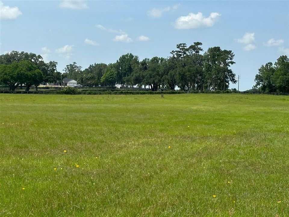 En Venta: $1,750,000 (16.56 acres)