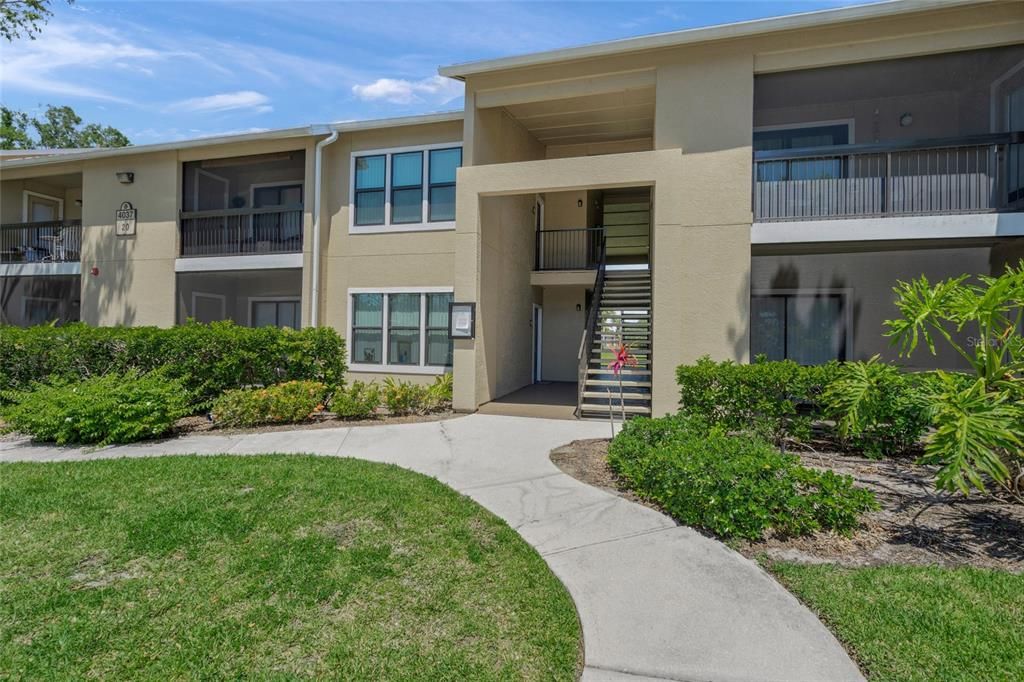 Active With Contract: $199,900 (2 beds, 2 baths, 1129 Square Feet)