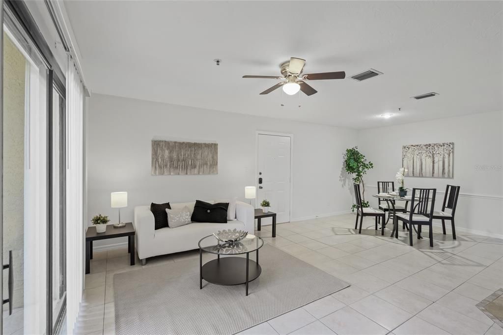 Active With Contract: $199,900 (2 beds, 2 baths, 1129 Square Feet)