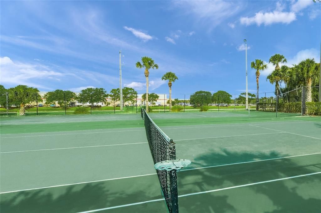 Active With Contract: $199,900 (2 beds, 2 baths, 1129 Square Feet)