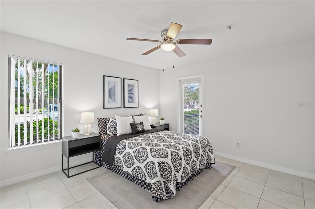 Active With Contract: $199,900 (2 beds, 2 baths, 1129 Square Feet)