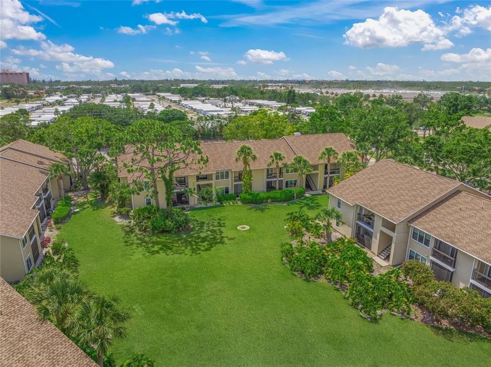 Active With Contract: $199,900 (2 beds, 2 baths, 1129 Square Feet)