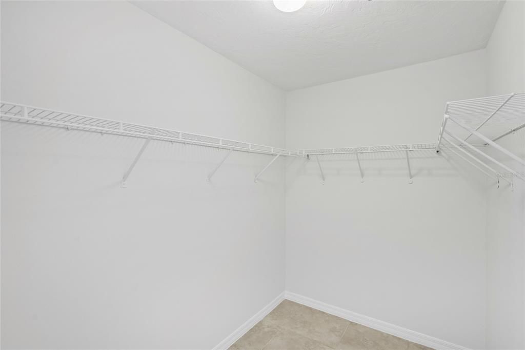 Active With Contract: $199,900 (2 beds, 2 baths, 1129 Square Feet)