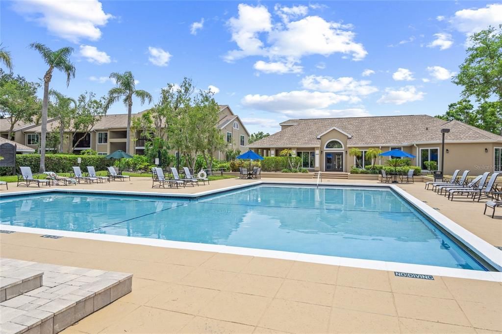 Active With Contract: $199,900 (2 beds, 2 baths, 1129 Square Feet)