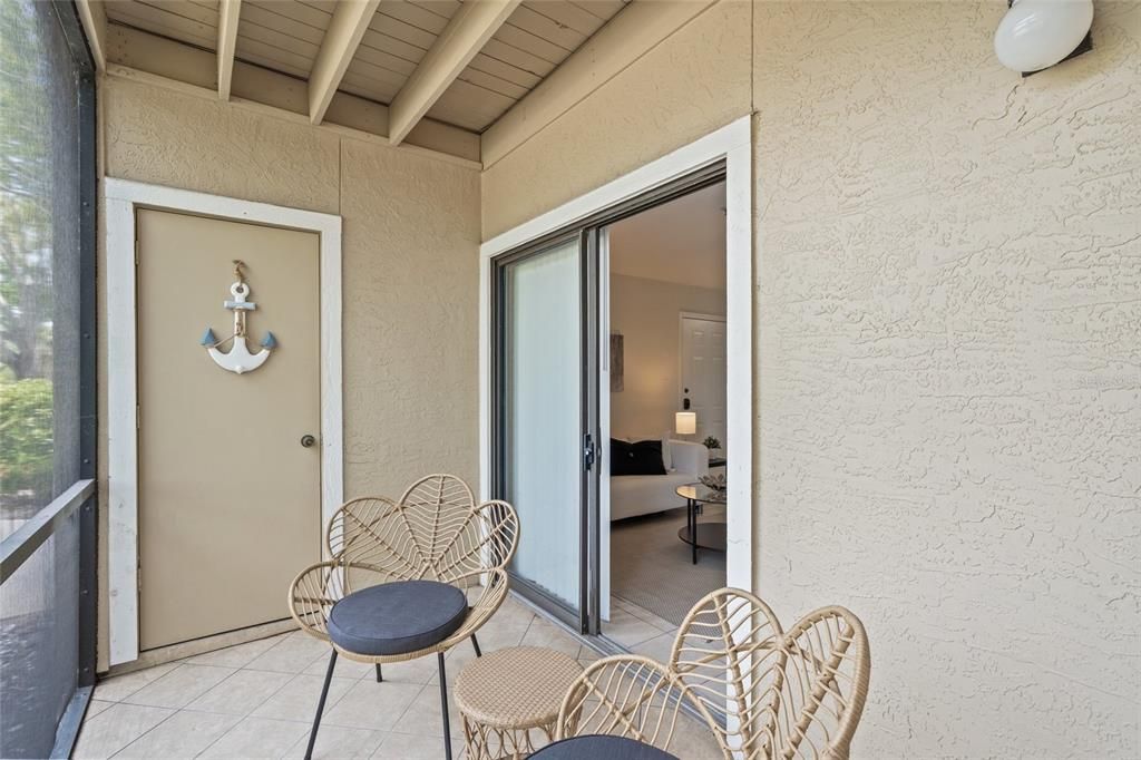 Active With Contract: $199,900 (2 beds, 2 baths, 1129 Square Feet)