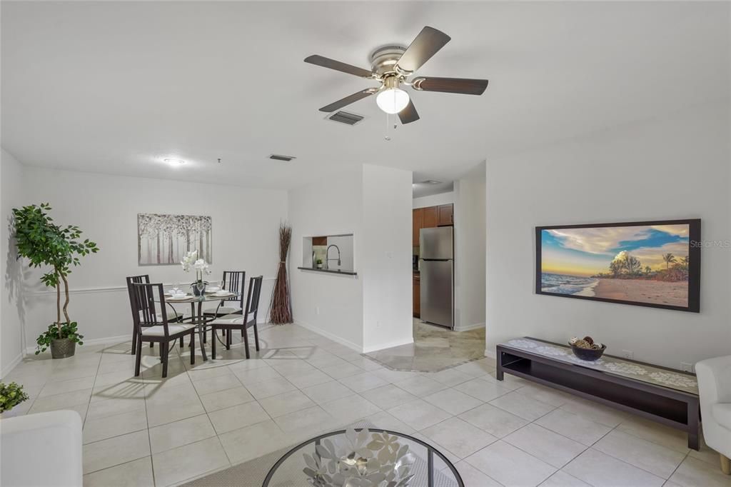 Active With Contract: $199,900 (2 beds, 2 baths, 1129 Square Feet)