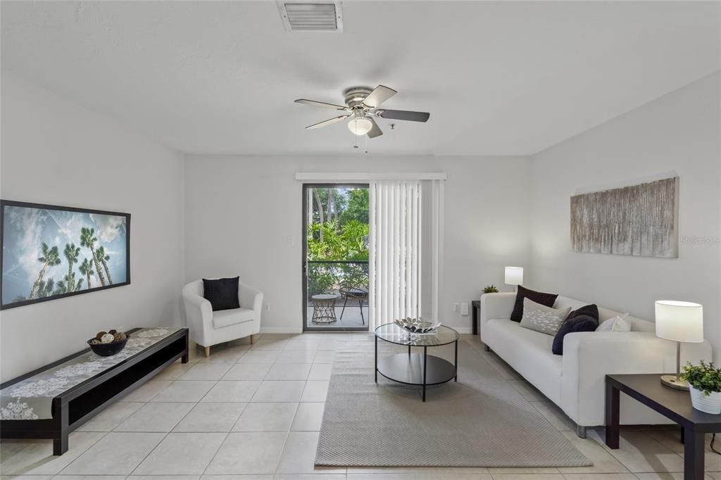 Active With Contract: $199,900 (2 beds, 2 baths, 1129 Square Feet)