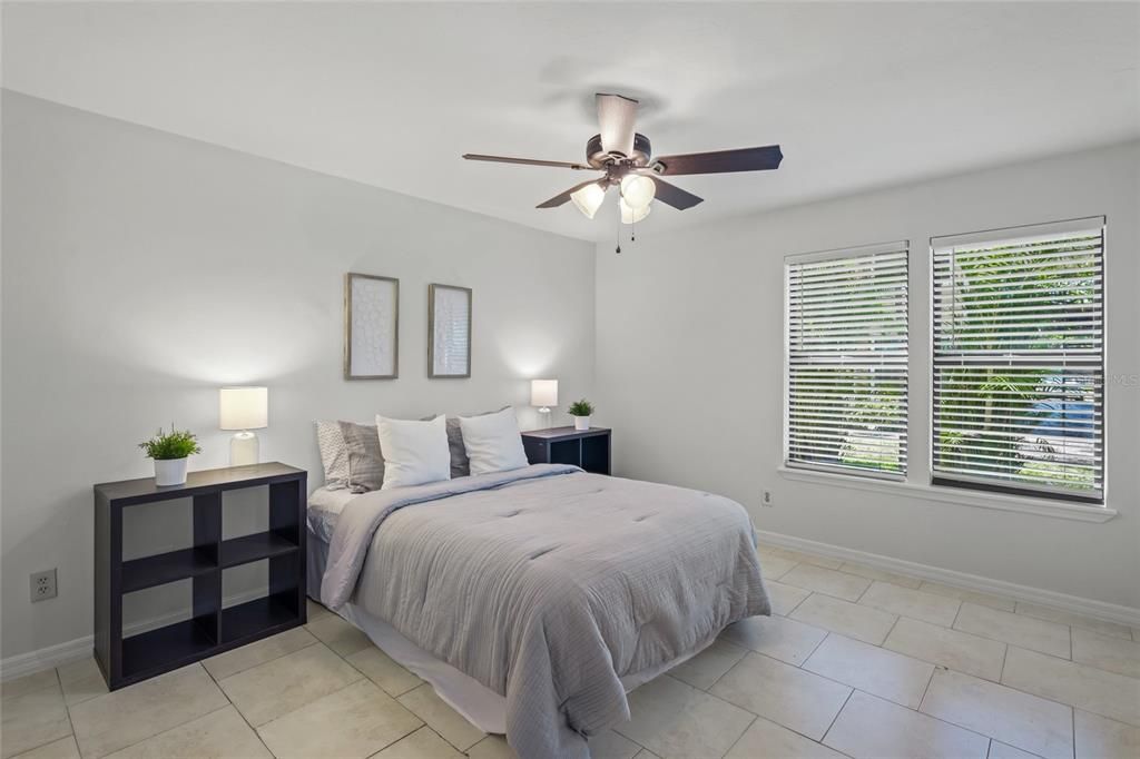 Active With Contract: $199,900 (2 beds, 2 baths, 1129 Square Feet)