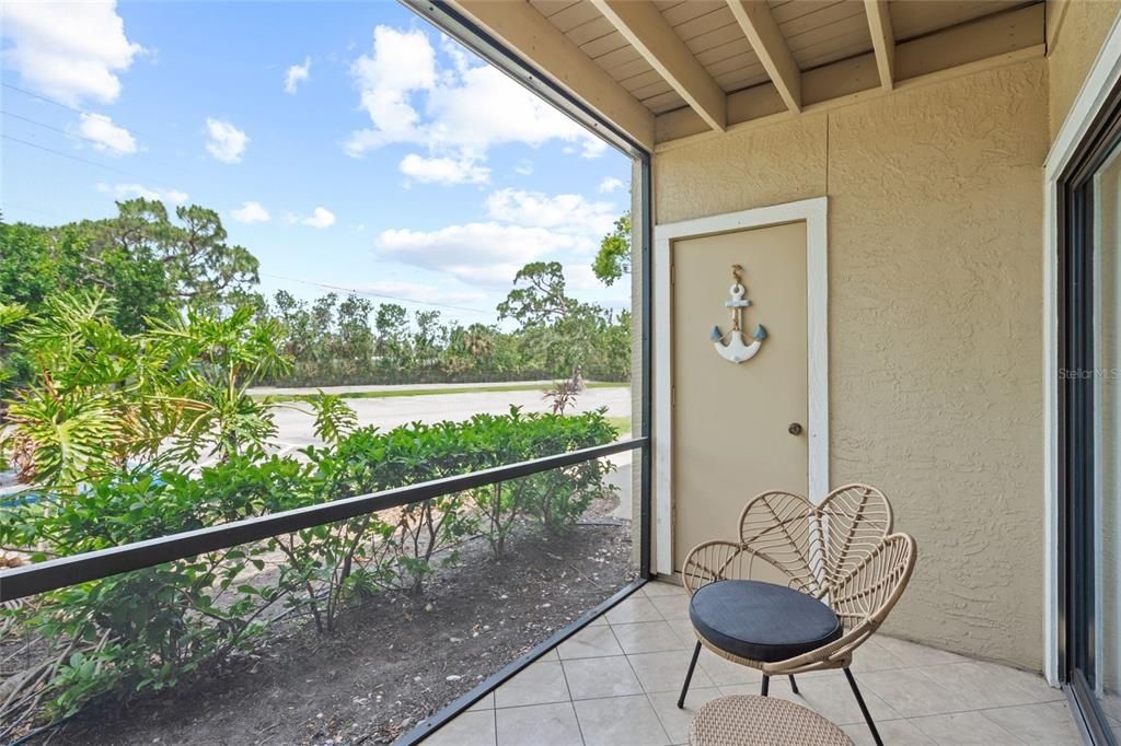 Active With Contract: $199,900 (2 beds, 2 baths, 1129 Square Feet)