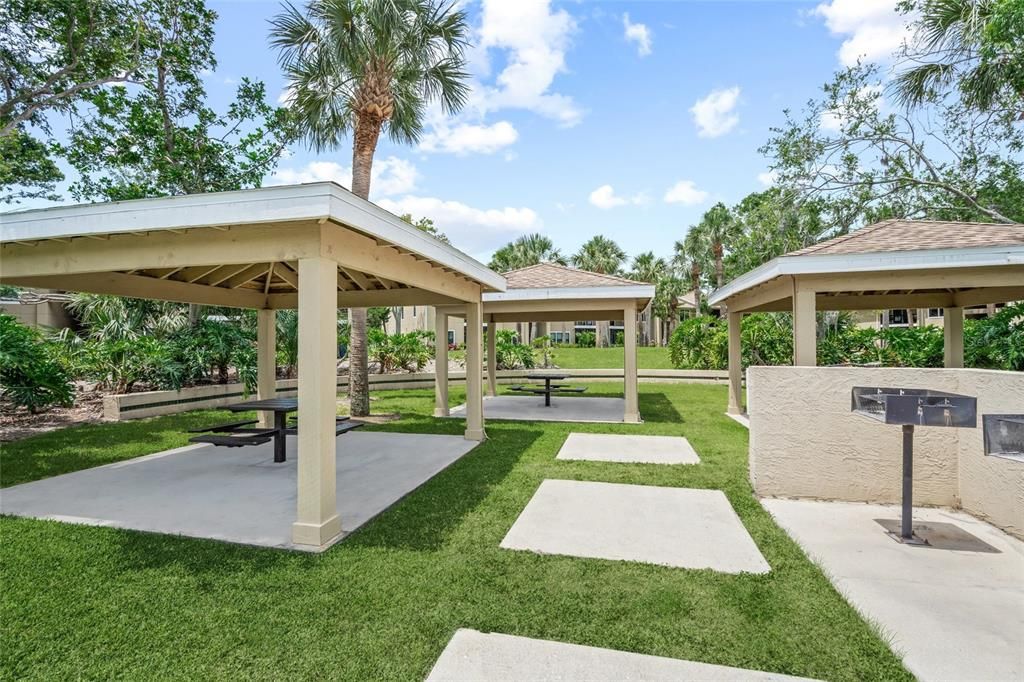 Active With Contract: $199,900 (2 beds, 2 baths, 1129 Square Feet)