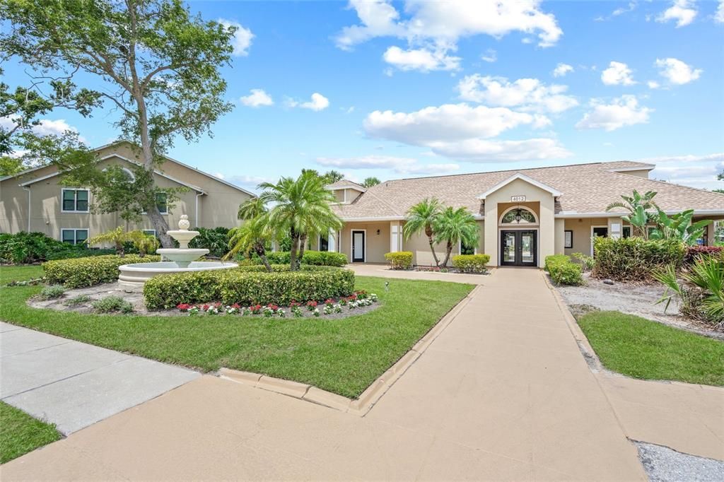 Active With Contract: $199,900 (2 beds, 2 baths, 1129 Square Feet)