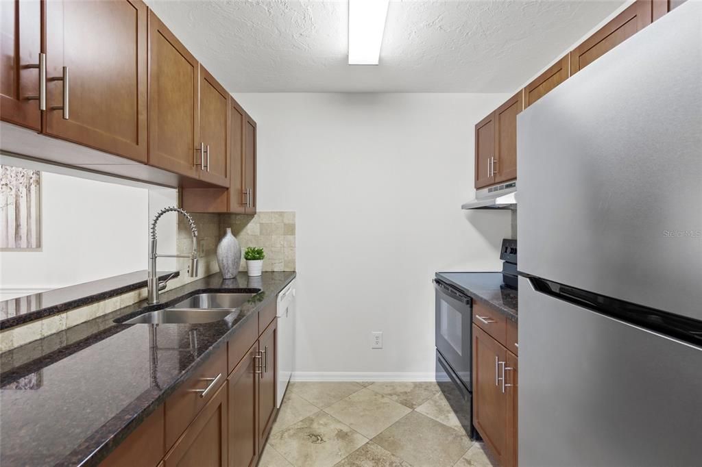 Active With Contract: $199,900 (2 beds, 2 baths, 1129 Square Feet)