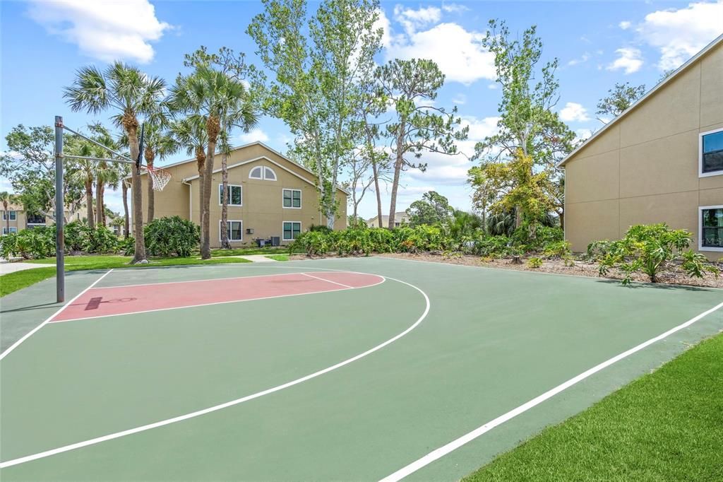 Active With Contract: $199,900 (2 beds, 2 baths, 1129 Square Feet)