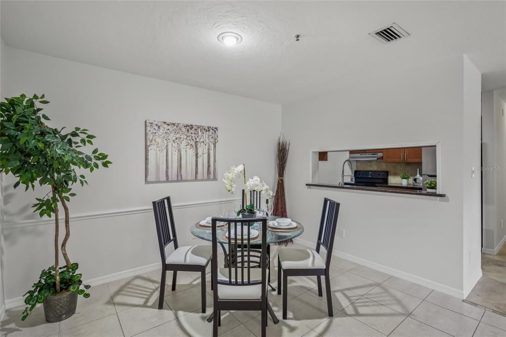 Active With Contract: $199,900 (2 beds, 2 baths, 1129 Square Feet)