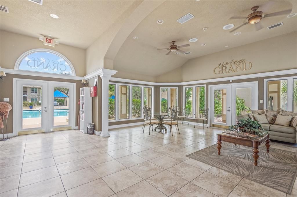 Active With Contract: $199,900 (2 beds, 2 baths, 1129 Square Feet)