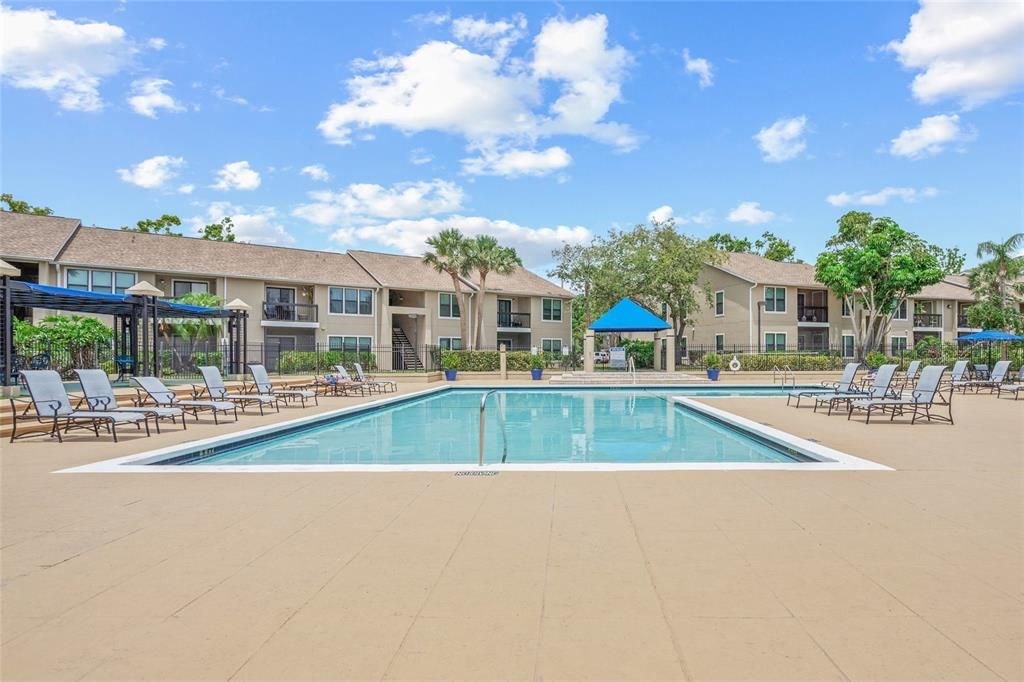 Active With Contract: $199,900 (2 beds, 2 baths, 1129 Square Feet)