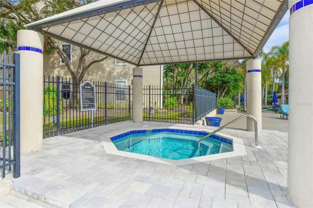 Active With Contract: $199,900 (2 beds, 2 baths, 1129 Square Feet)