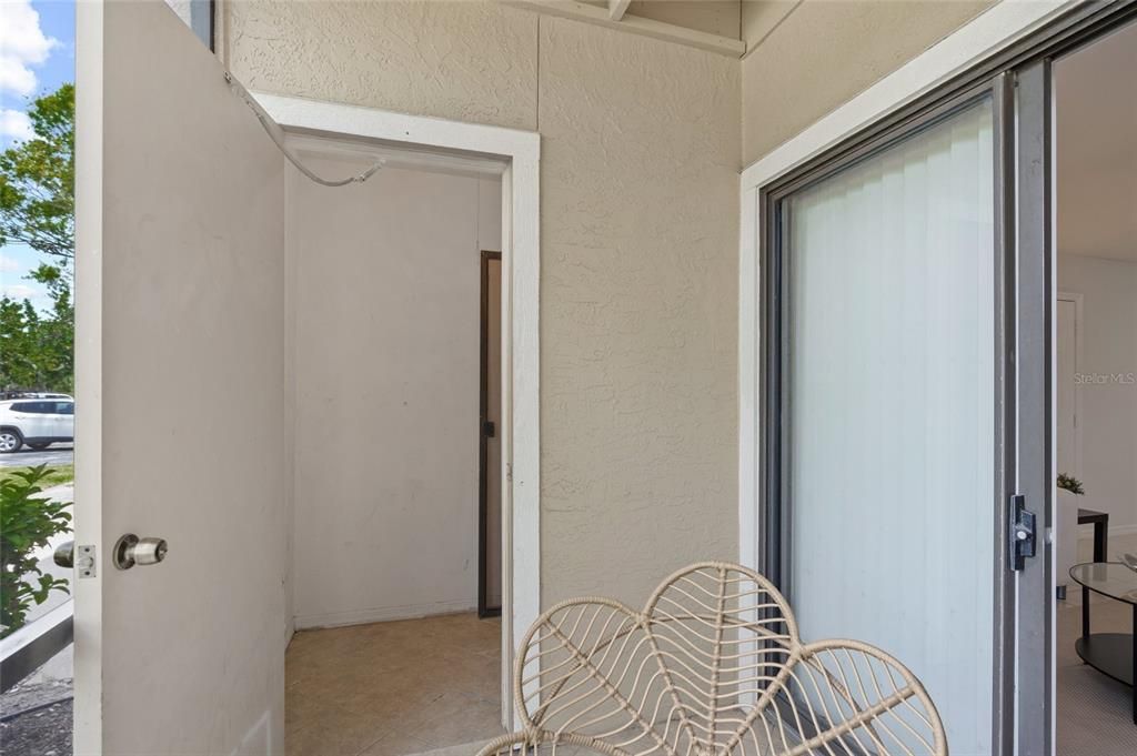 Active With Contract: $199,900 (2 beds, 2 baths, 1129 Square Feet)