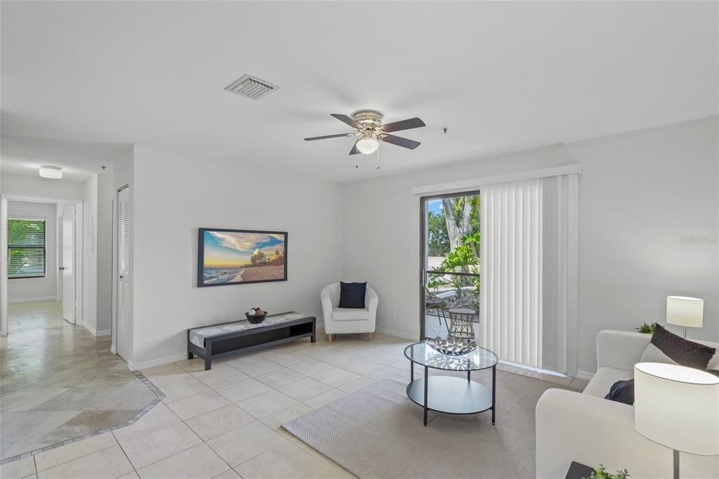 Active With Contract: $199,900 (2 beds, 2 baths, 1129 Square Feet)