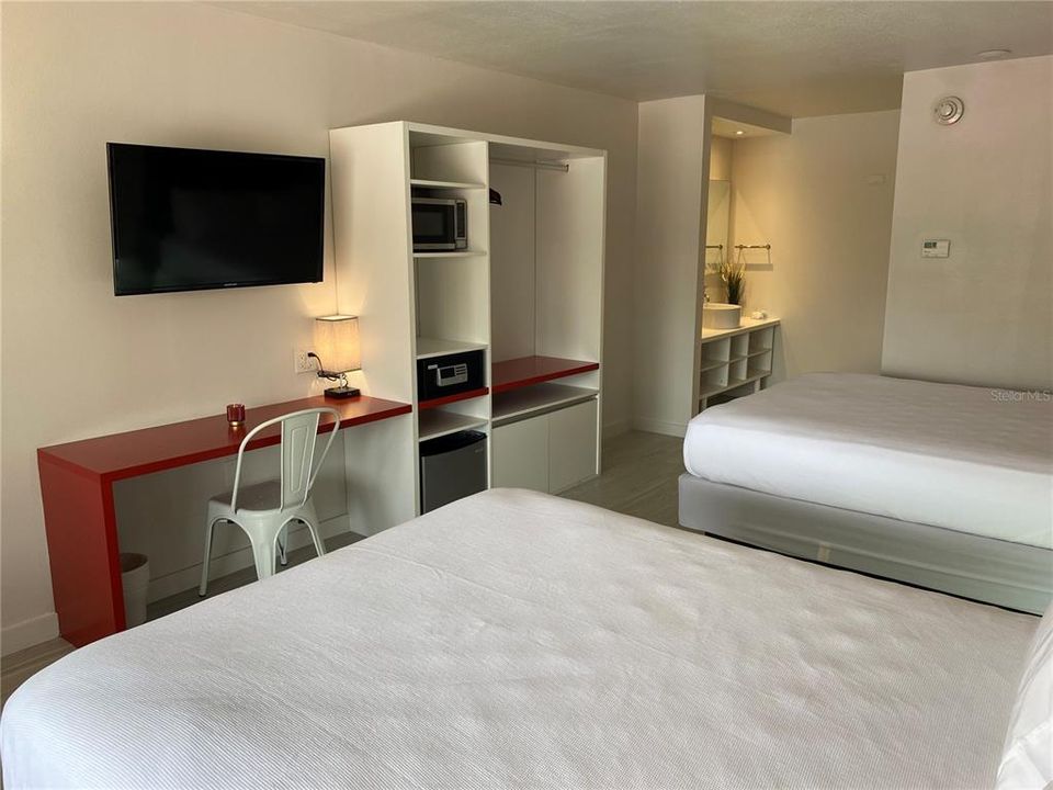 Active With Contract: $80,000 (1 beds, 1 baths, 325 Square Feet)