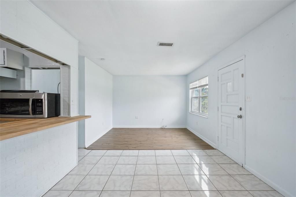 Под контрактом: $250,000 (3 спален, 1 ванн, 1346 Квадратных фут)