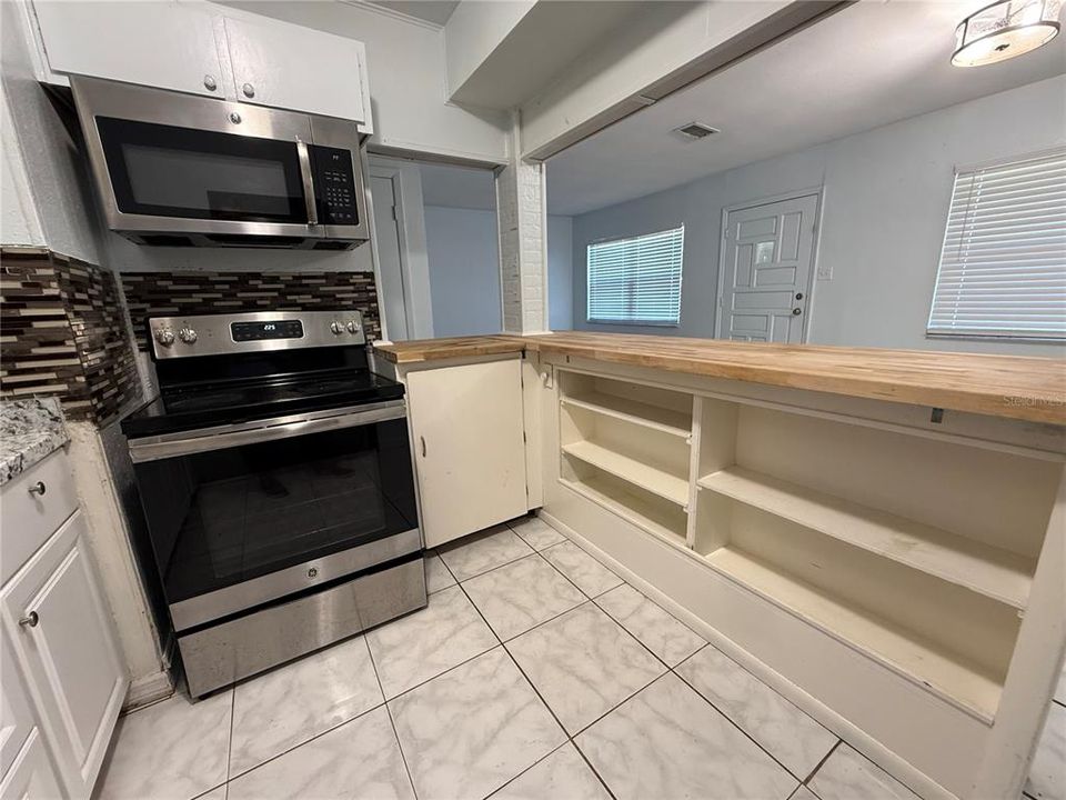 Под контрактом: $250,000 (3 спален, 1 ванн, 1346 Квадратных фут)