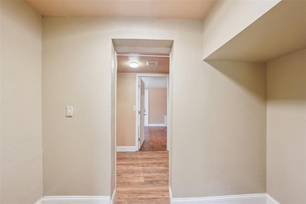 Под контрактом: $250,000 (3 спален, 1 ванн, 1346 Квадратных фут)