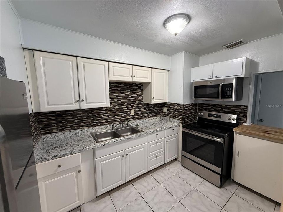 Под контрактом: $250,000 (3 спален, 1 ванн, 1346 Квадратных фут)