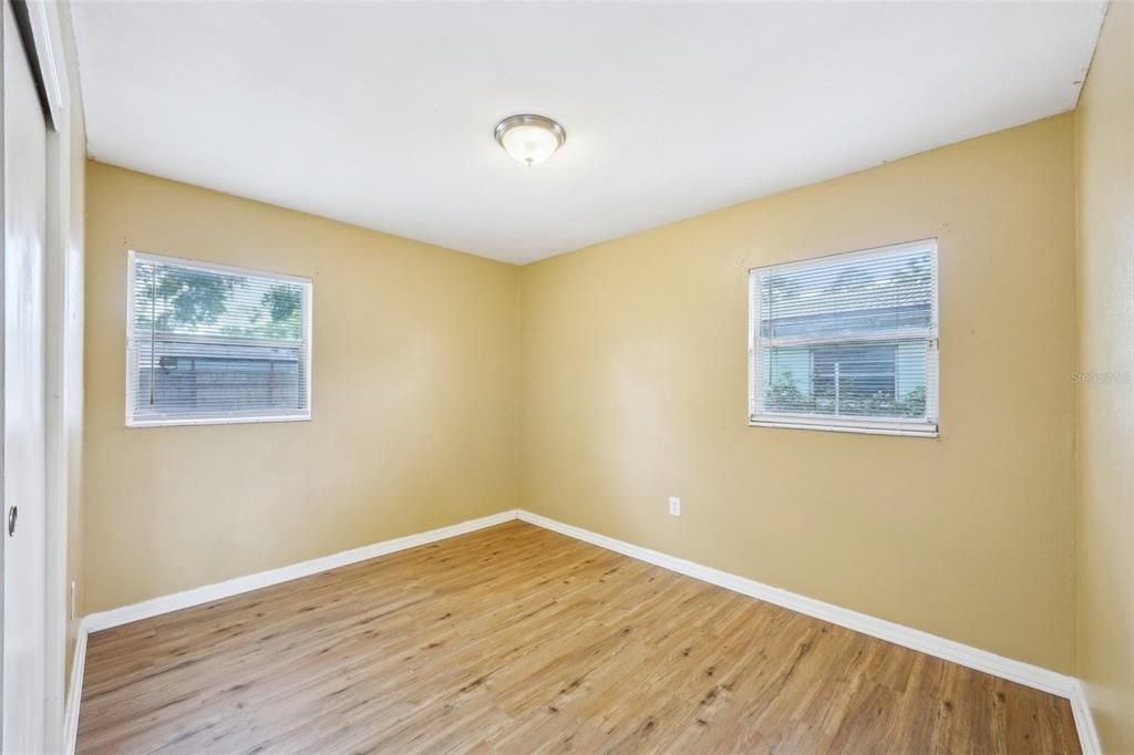 Под контрактом: $250,000 (3 спален, 1 ванн, 1346 Квадратных фут)