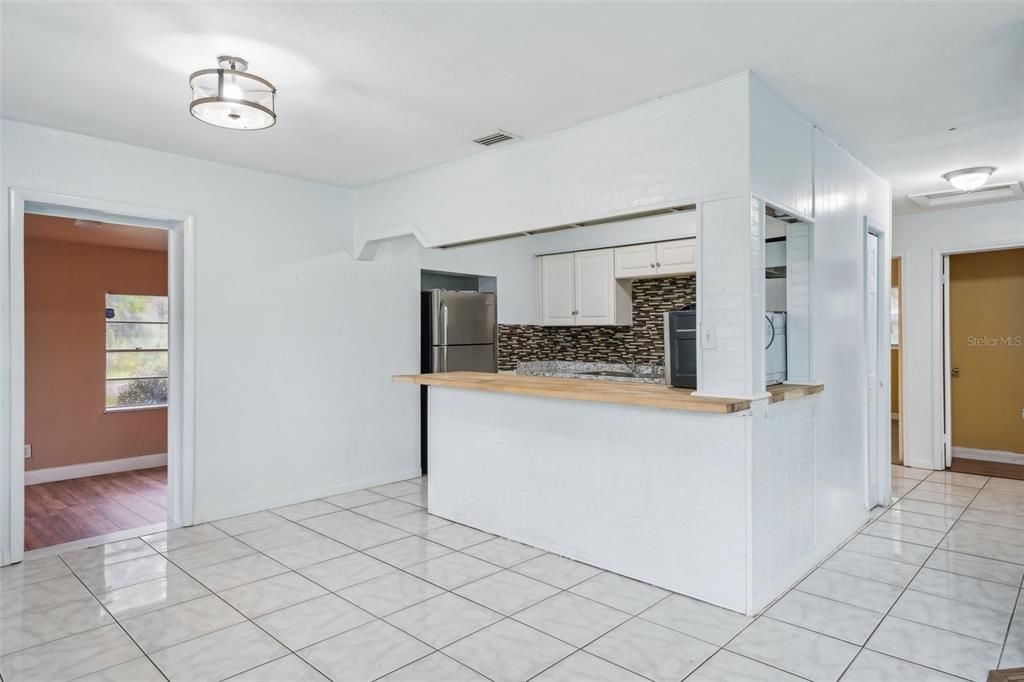 Под контрактом: $250,000 (3 спален, 1 ванн, 1346 Квадратных фут)