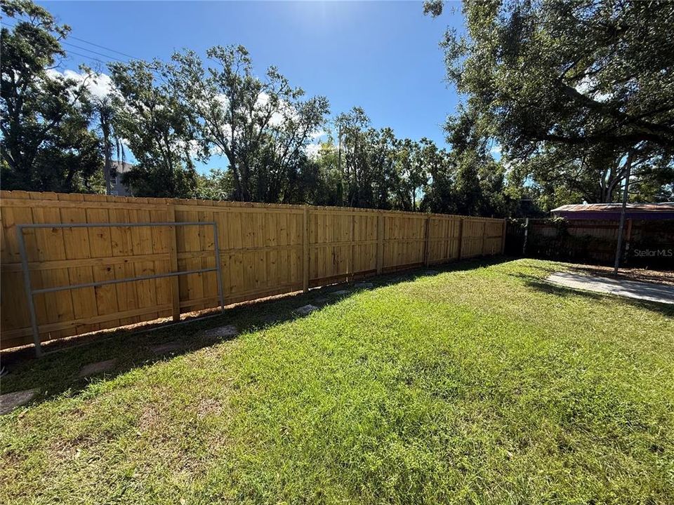 Под контрактом: $250,000 (3 спален, 1 ванн, 1346 Квадратных фут)