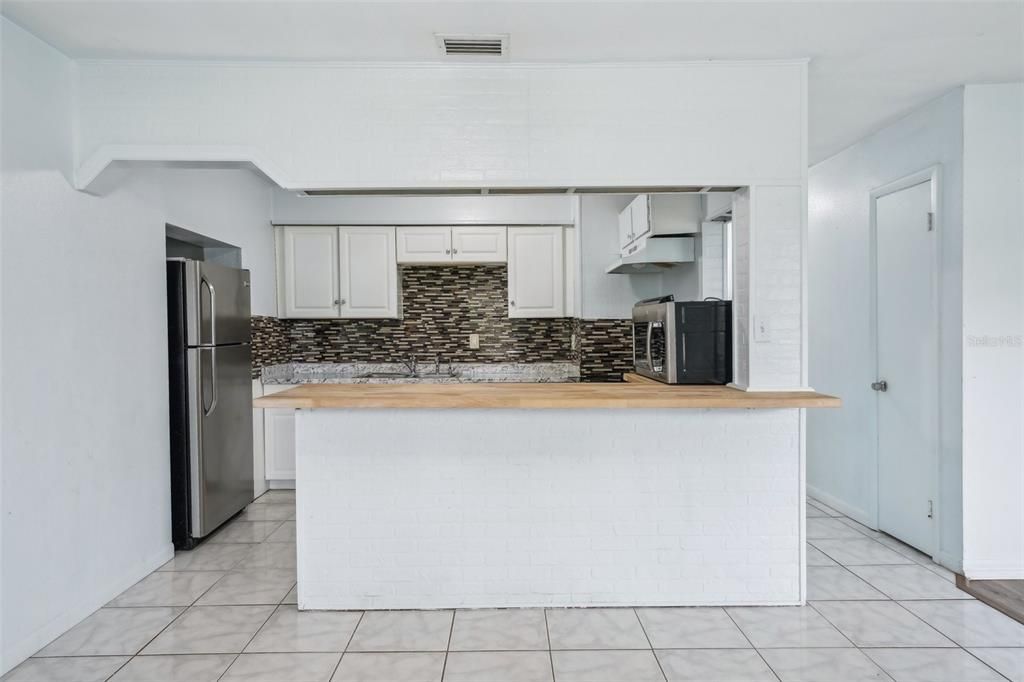 Под контрактом: $250,000 (3 спален, 1 ванн, 1346 Квадратных фут)