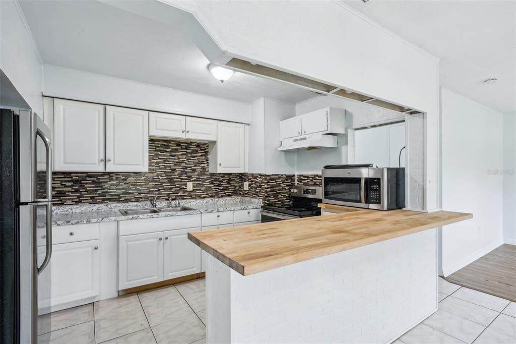 Под контрактом: $250,000 (3 спален, 1 ванн, 1346 Квадратных фут)