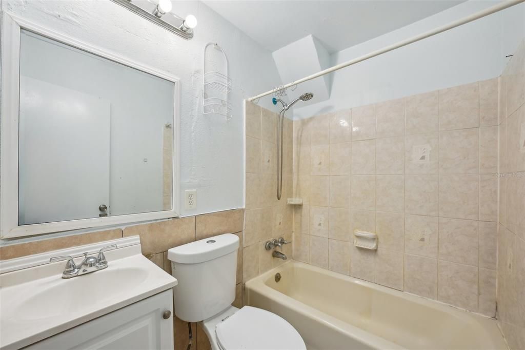 Под контрактом: $250,000 (3 спален, 1 ванн, 1346 Квадратных фут)