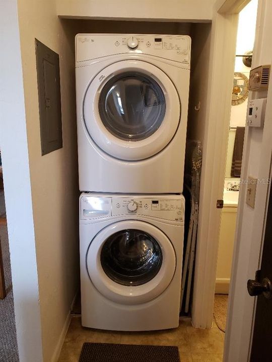 出租: $2,400 (2 贝兹, 2 浴室, 886 平方英尺)