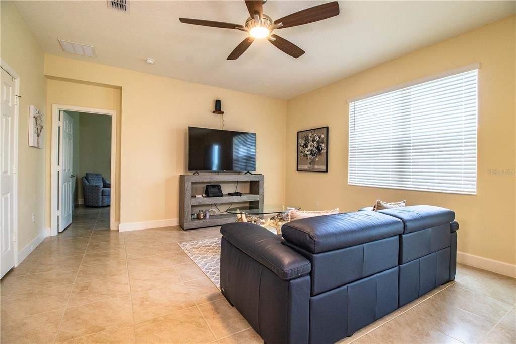 For Sale: $295,900 (4 beds, 2 baths, 1707 Square Feet)