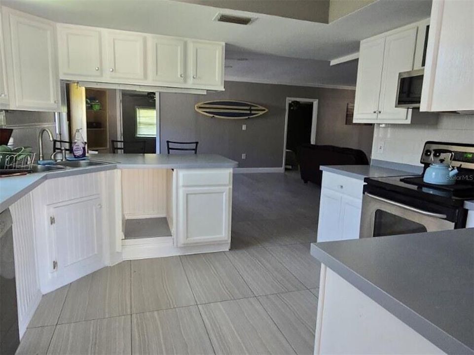 待售: $589,900 (5 贝兹, 3 浴室, 2400 平方英尺)