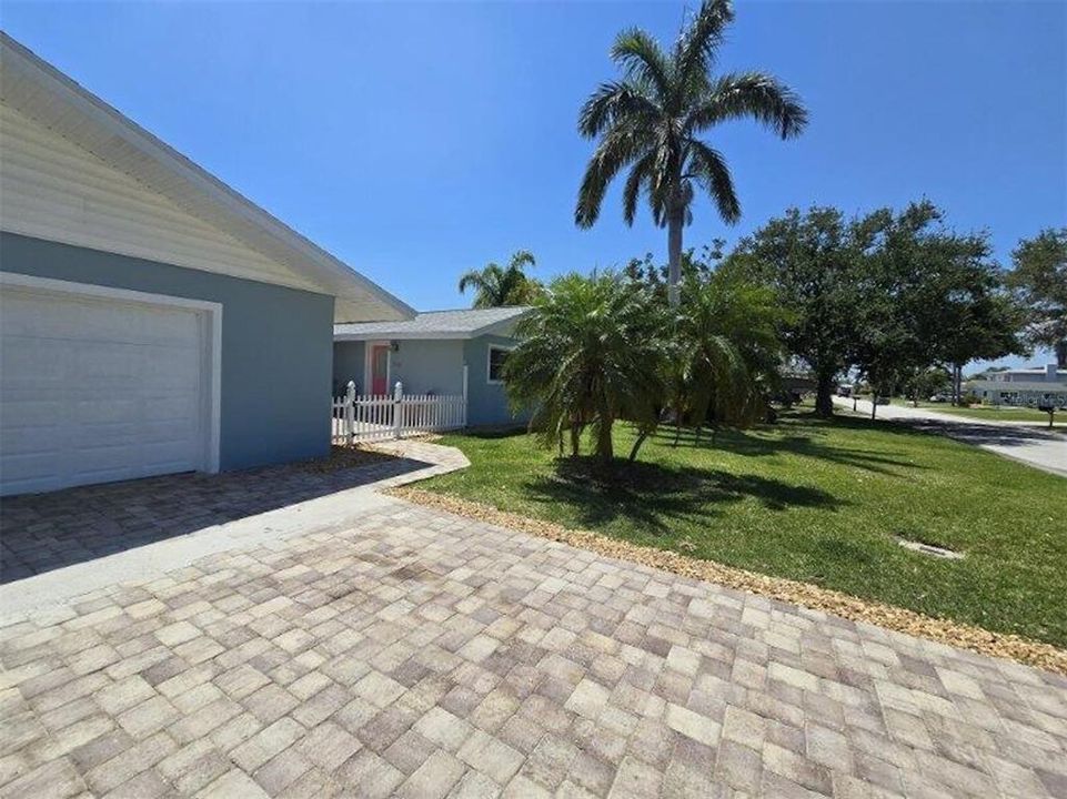 待售: $589,900 (5 贝兹, 3 浴室, 2400 平方英尺)