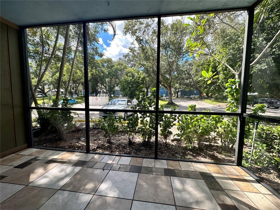 合同活跃: $100,000 (1 贝兹, 1 浴室, 800 平方英尺)