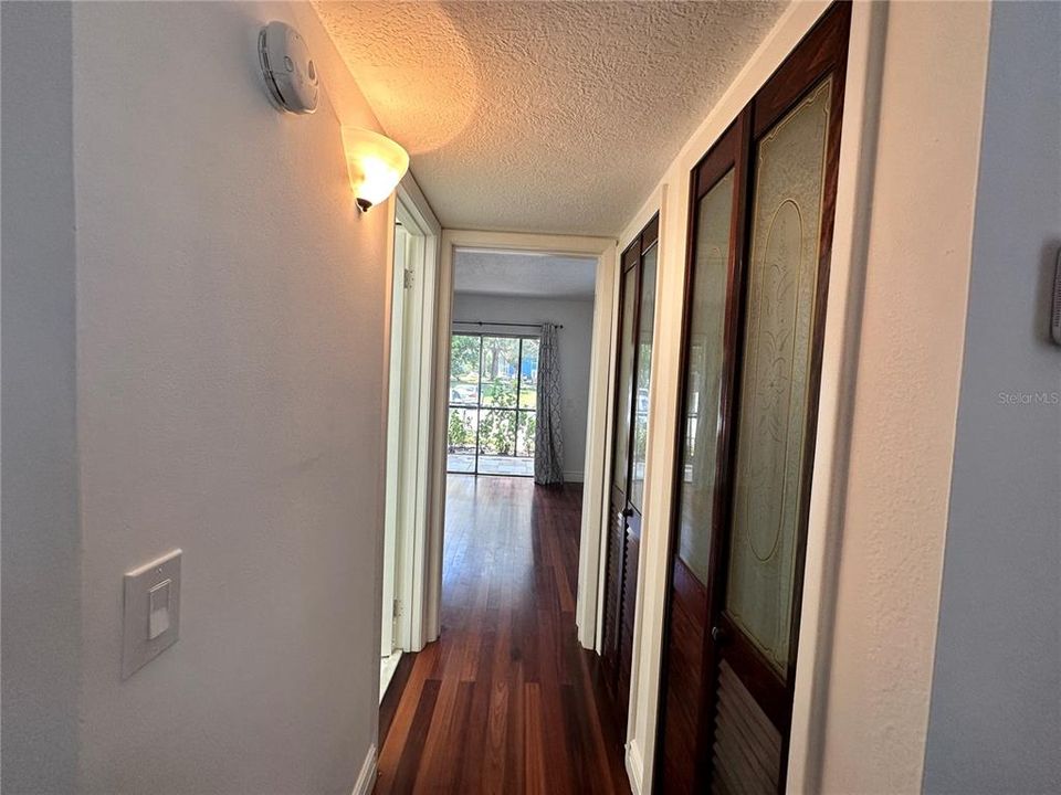 合同活跃: $100,000 (1 贝兹, 1 浴室, 800 平方英尺)