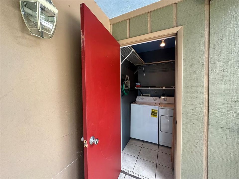 合同活跃: $100,000 (1 贝兹, 1 浴室, 800 平方英尺)