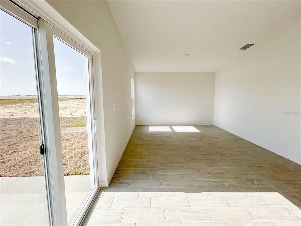 合同活跃: $264,900 (3 贝兹, 2 浴室, 1266 平方英尺)