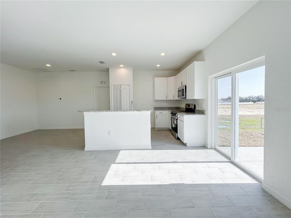 合同活跃: $264,900 (3 贝兹, 2 浴室, 1266 平方英尺)